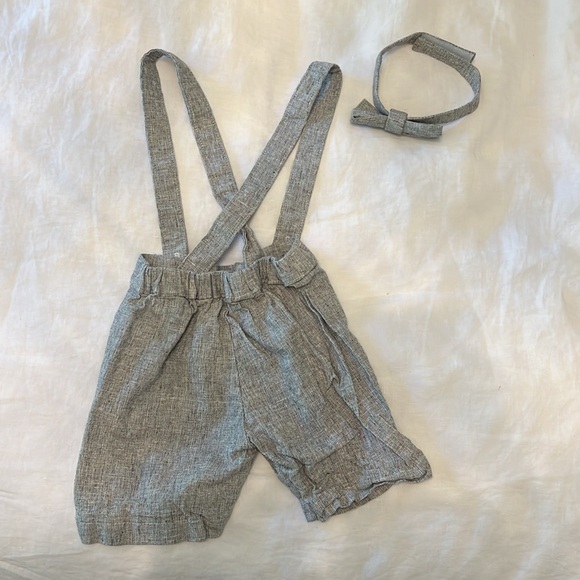 Vintage style Childrens suspenders shorts with bowtie. Handmade with linen. - Picture 2 of 4